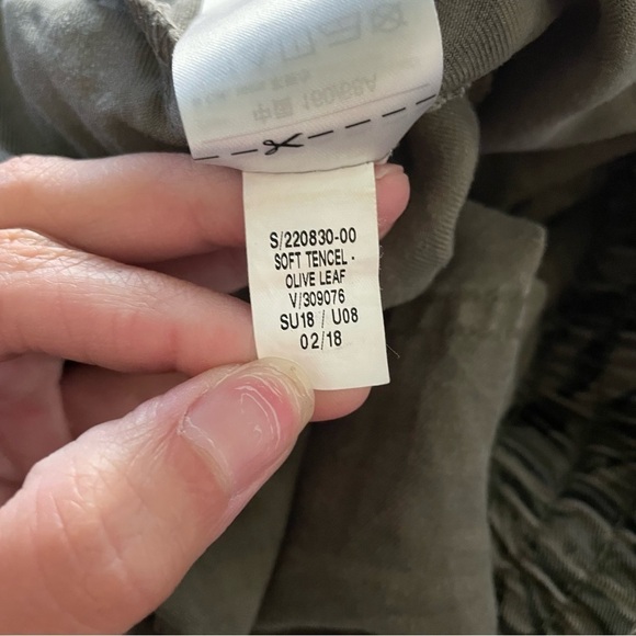 Old Navy Green Leaf Soft Tencel Olive Leaf Printed Pull On Pants - Picture 8 of 10